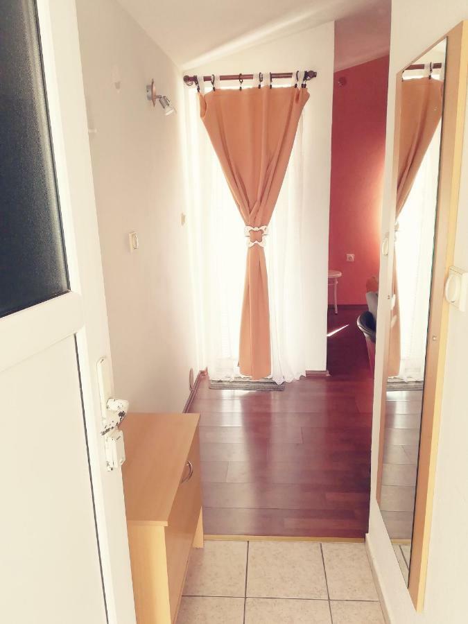 Apartmani Babic วีร์ ภายนอก รูปภาพ